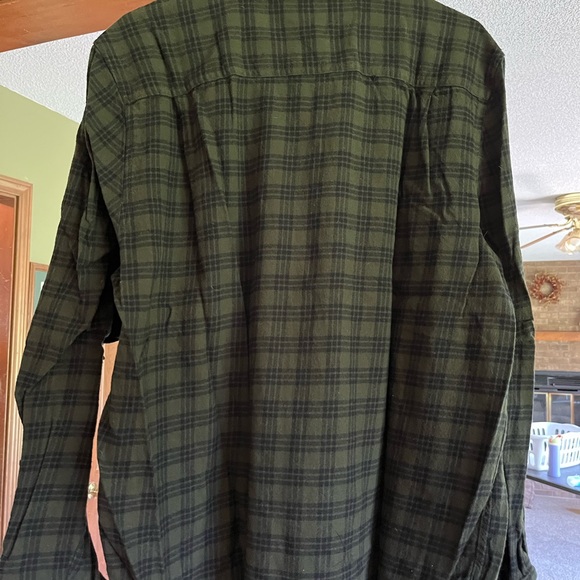 Men’s Flannel Field & Stream 2XL Long sleeve green/blue plaid w/ front pocket. - Picture 2 of 4